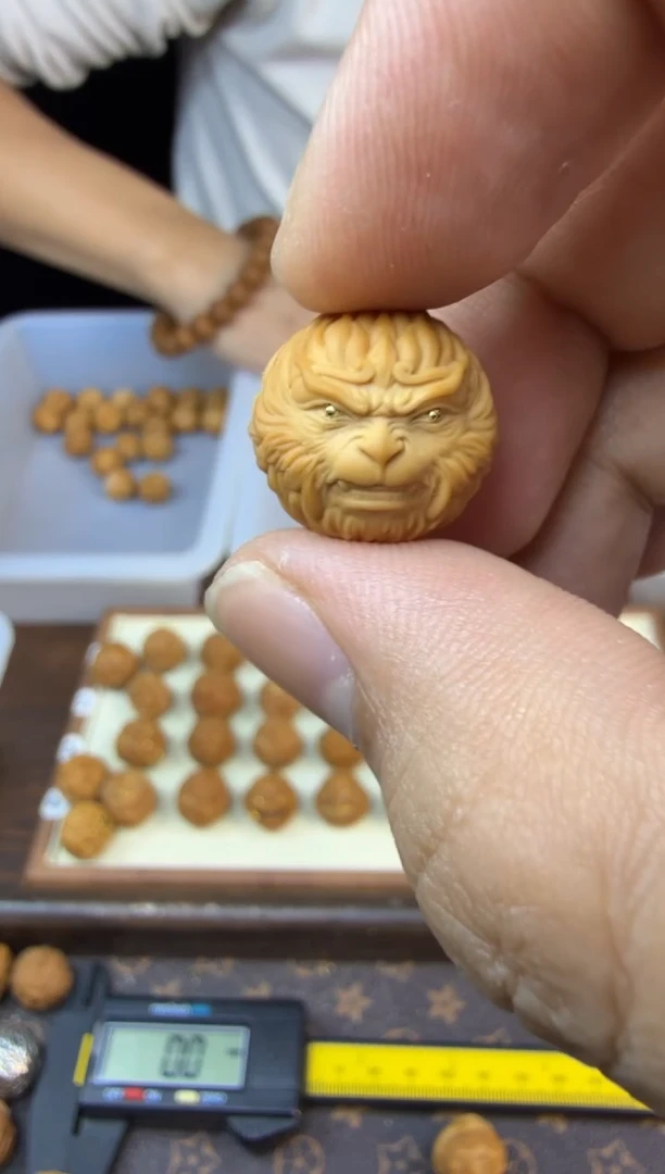 吊坠猴头核桃泰猴  镶嵌