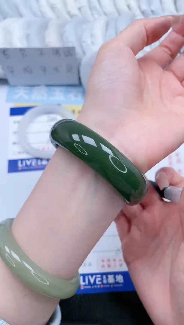 【闪购商品】石英质玉手镯未镶嵌橄榄绿色差偏大介意勿拍T247-57