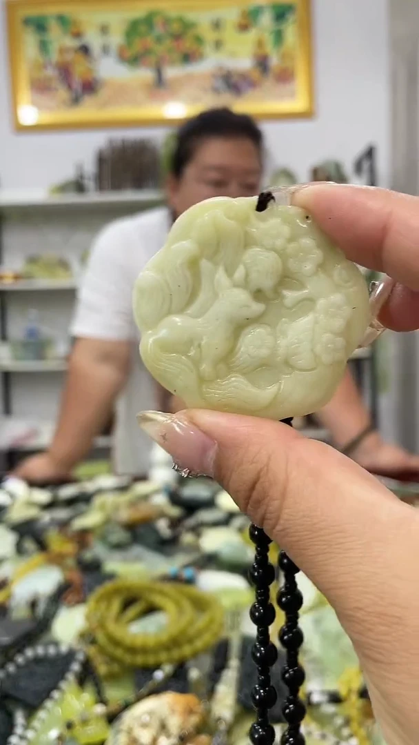 岫玉未镶嵌吊坠