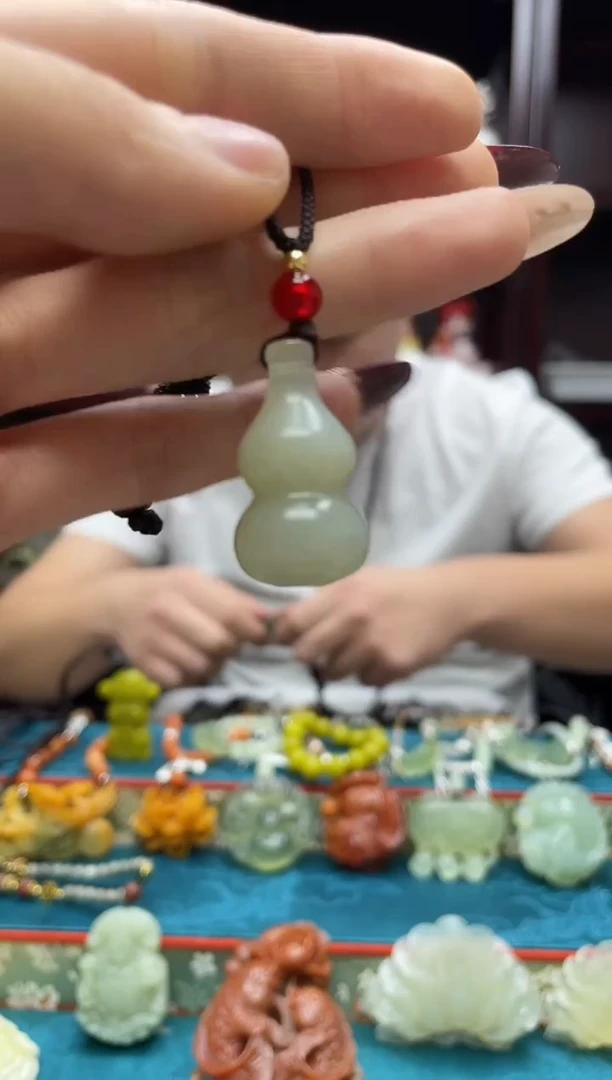 未镶嵌岫玉吊坠·