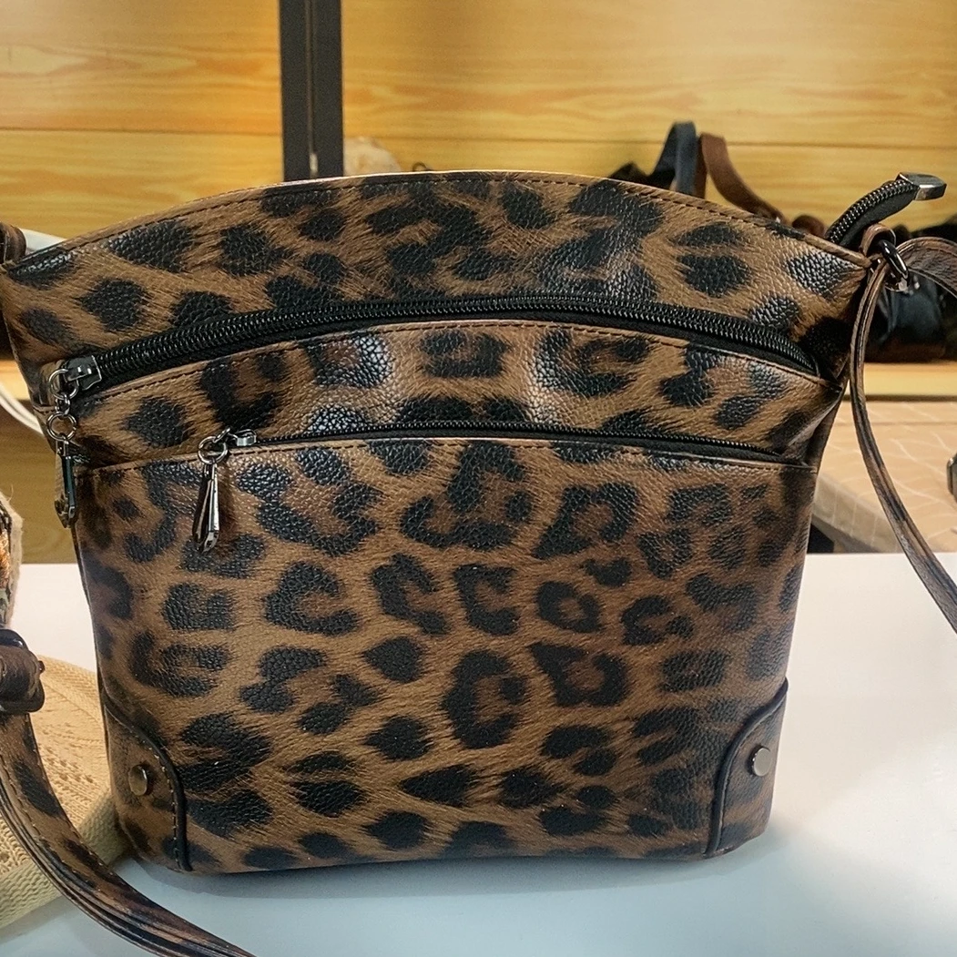 2025新款多层水桶包单肩斜挎夏季手机包大容量真皮多功能女士包