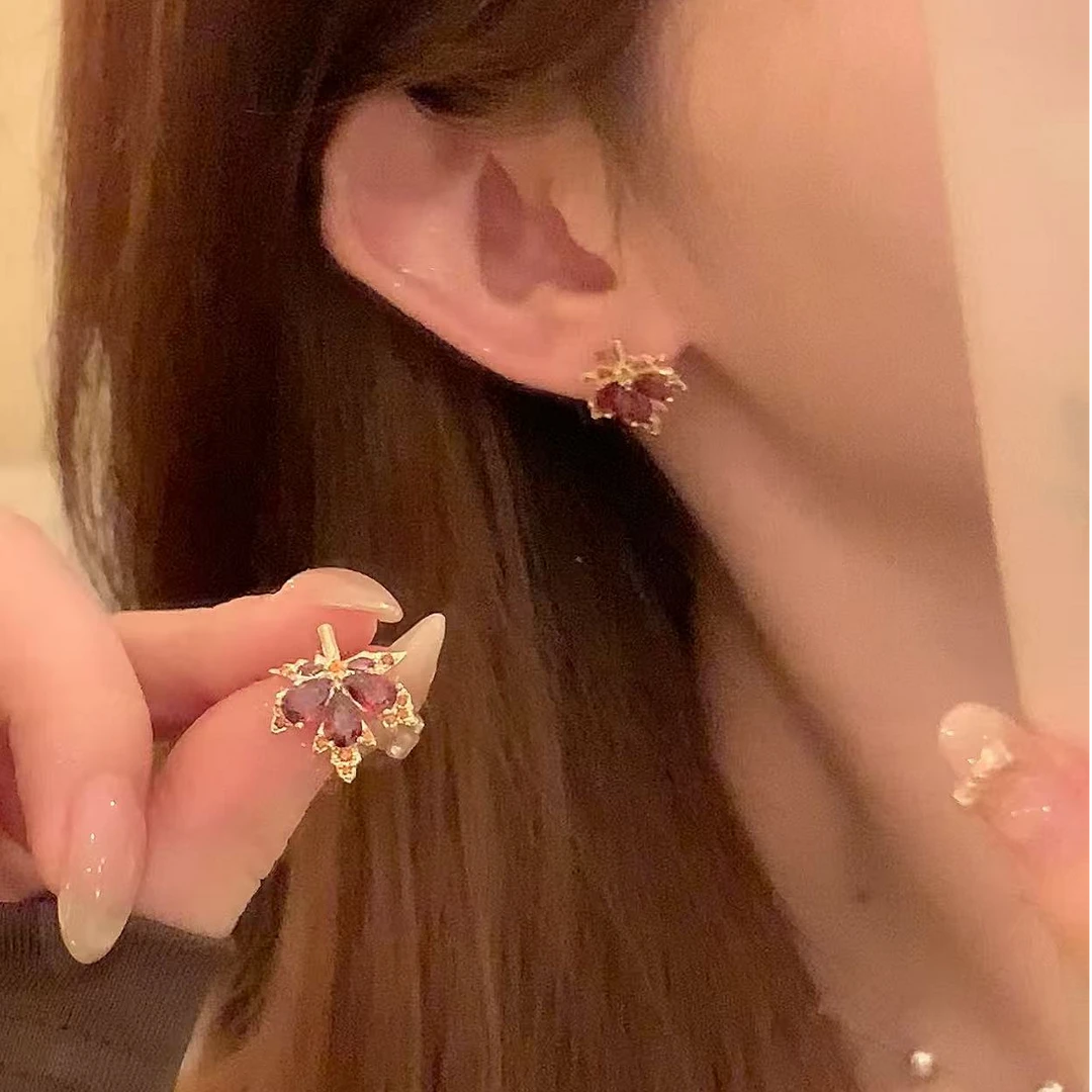 铜合金锆石耳饰 早秋轻奢闪锆复古红色枫叶耳环女气质耳针耳饰