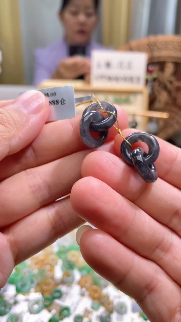 翡翠未镶嵌颈饰圈2
