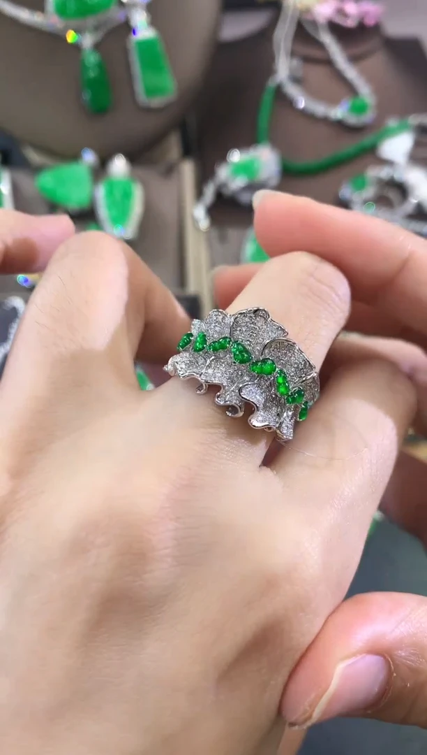 翡翠戒指18K金镶嵌V100