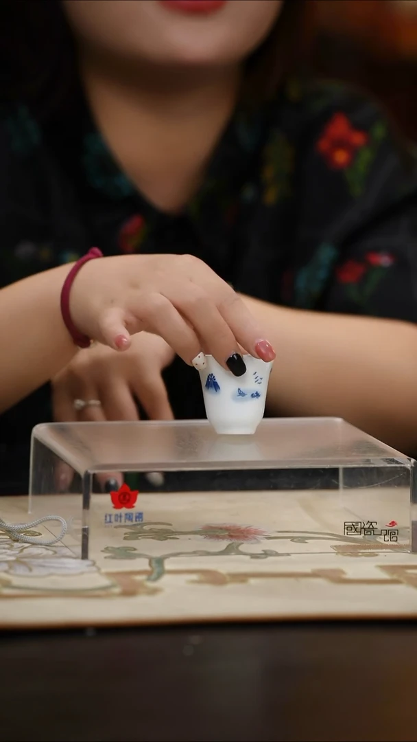 2个正价青花梧桐令盅