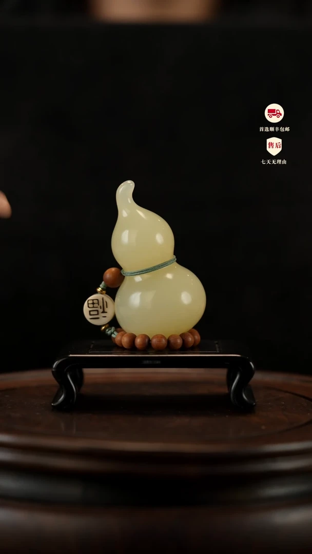 云南石竹叶青雕刻：手捻福禄手把件摆件