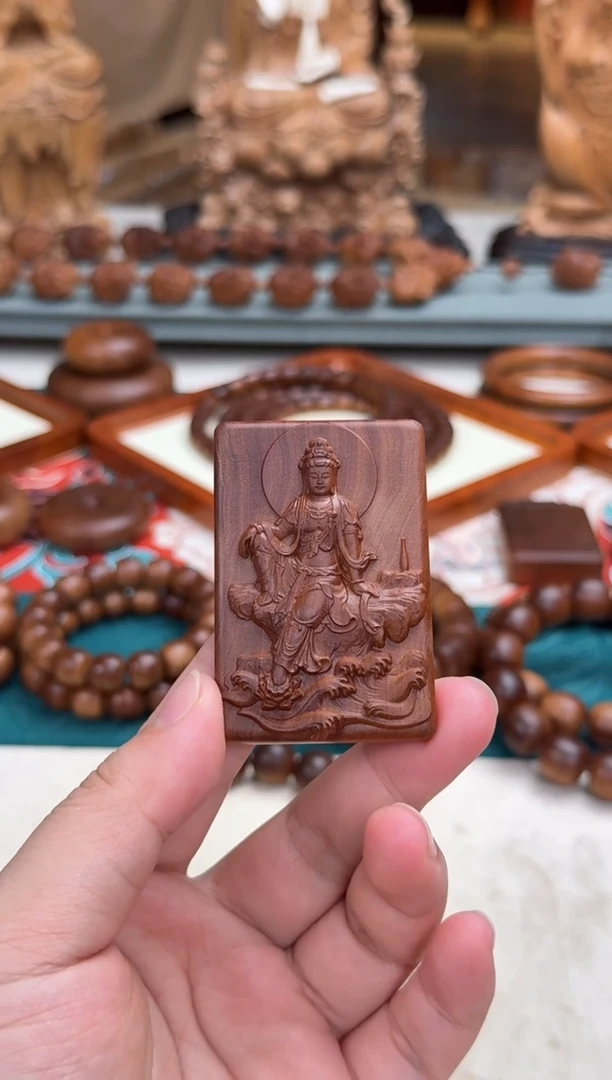 檀香木吊坠水月观音牌子 印度老山檀香