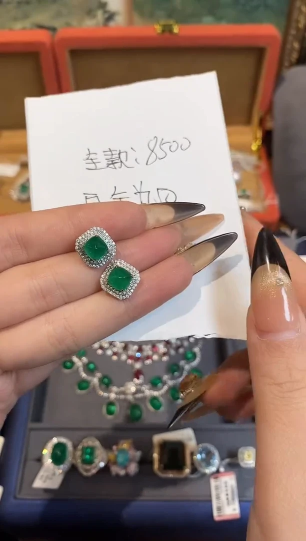 18K金镶嵌耳饰祖母绿楚楚珠宝中古甄选不退换