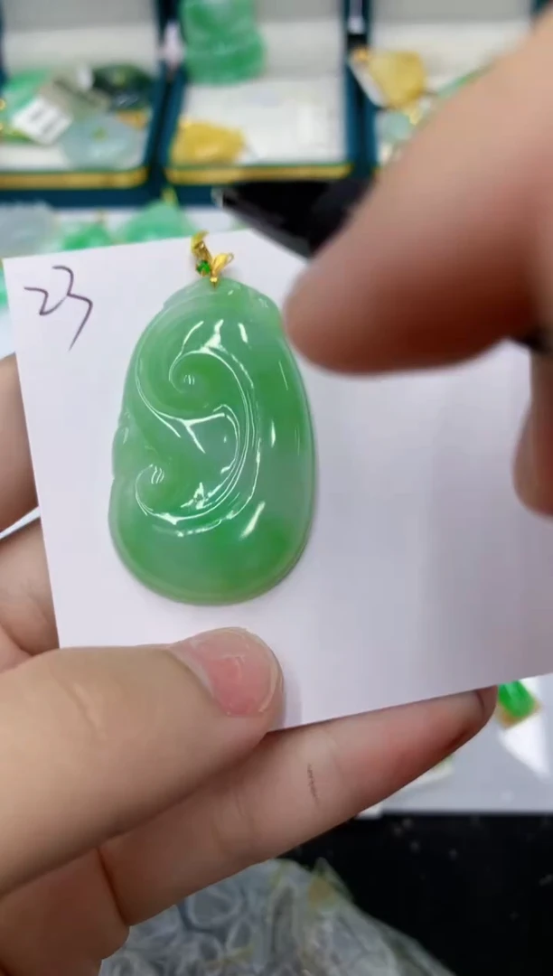 颈饰18K金镶嵌翡翠翡翠