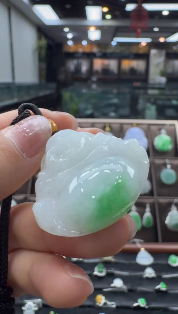 颈饰未镶嵌翡翠佛公