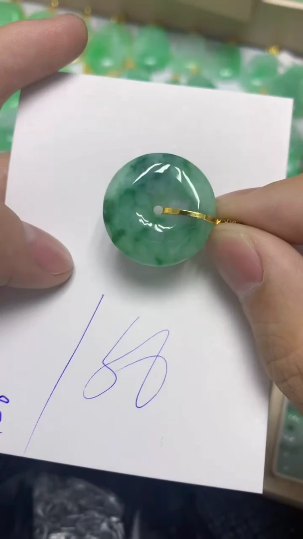 颈饰18K金镶嵌翡翠缅甸A货翡翠