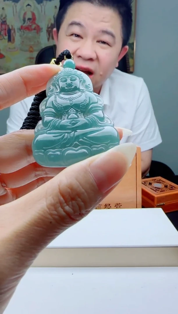 翡翠未镶嵌颈饰多样性发其一