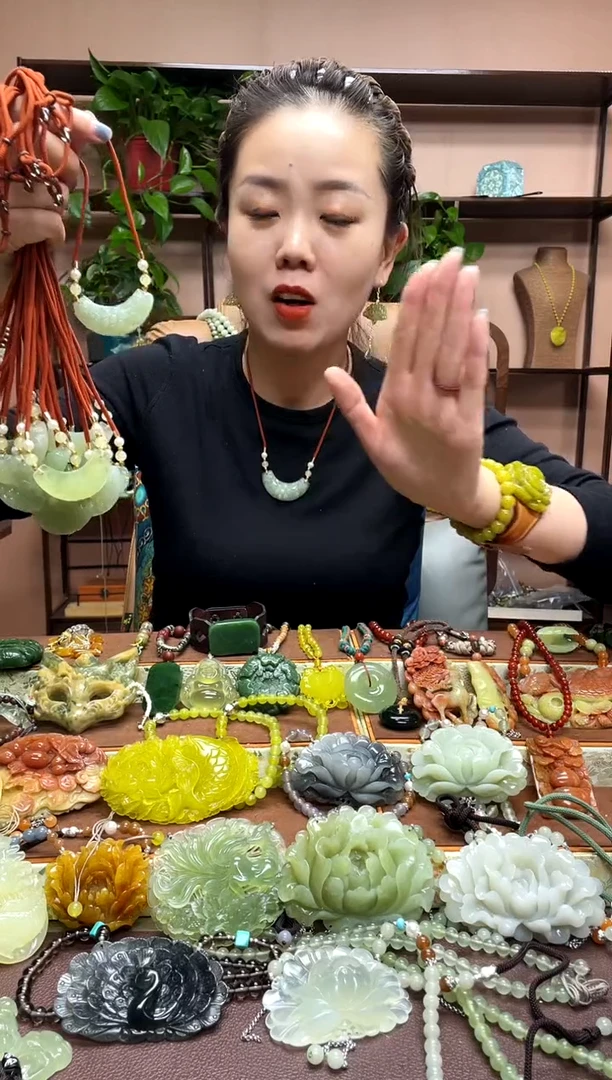 未镶嵌岫玉吊坠多样性发货发其中之一