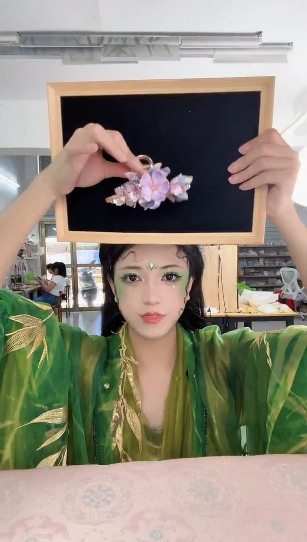 合金无067 非遗绒花紫荆抓夹