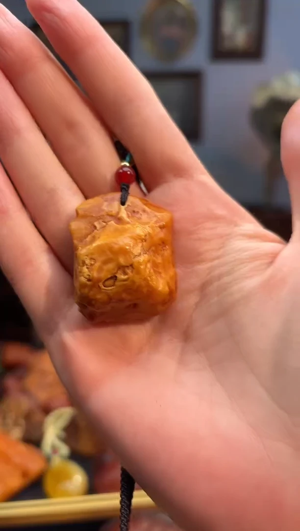 琥珀颈饰未镶嵌吊坠