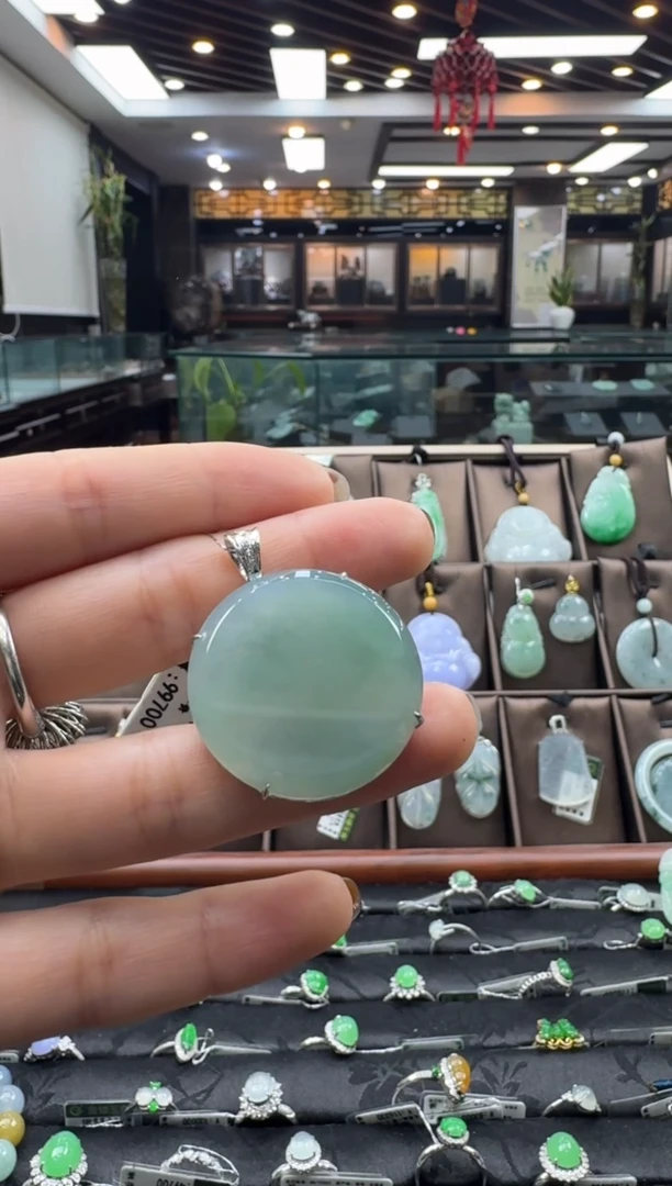 颈饰18K金镶嵌翡翠爱****y无事牌