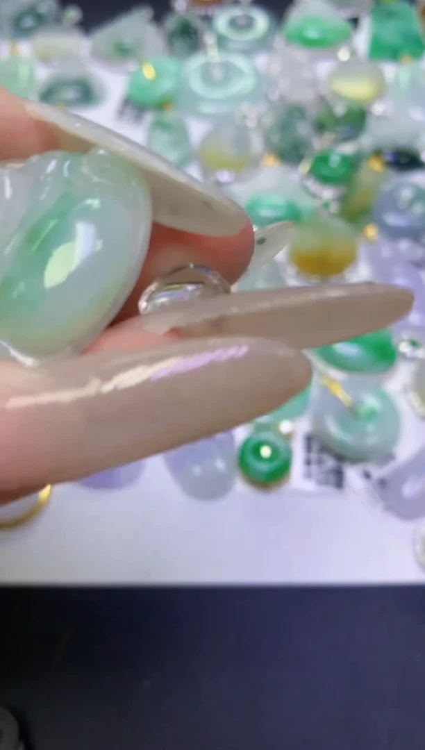 颈饰18K金镶嵌翡翠天然缅甸翡翠A货百元以上9元证书费自理