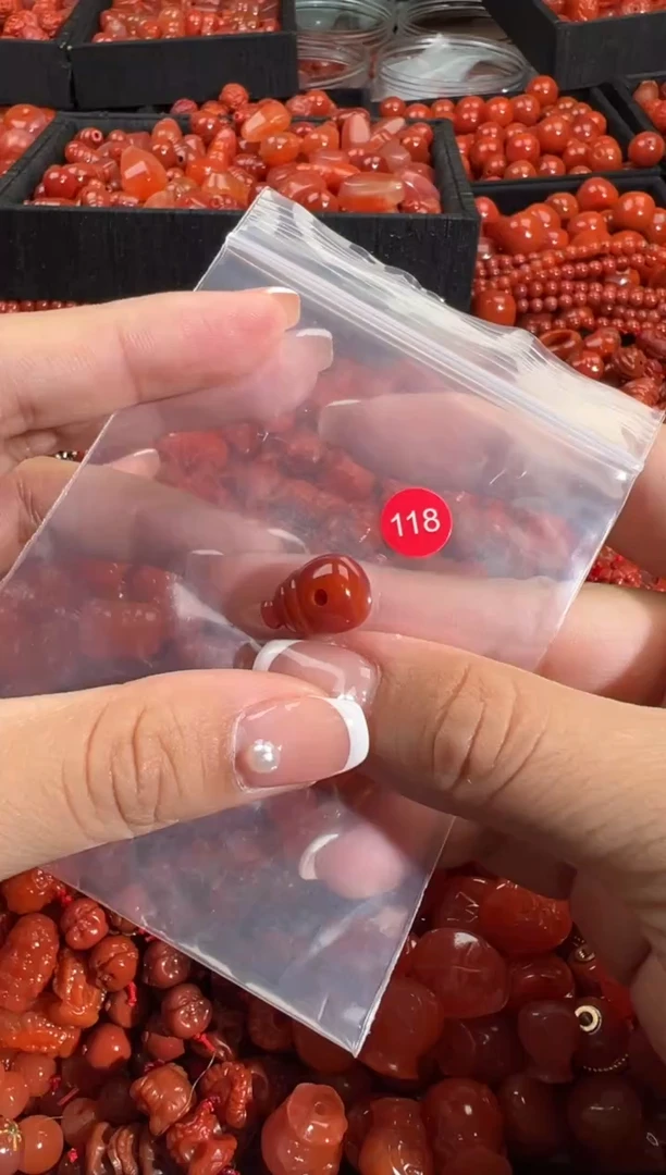 颈饰未镶嵌南红玛瑙1