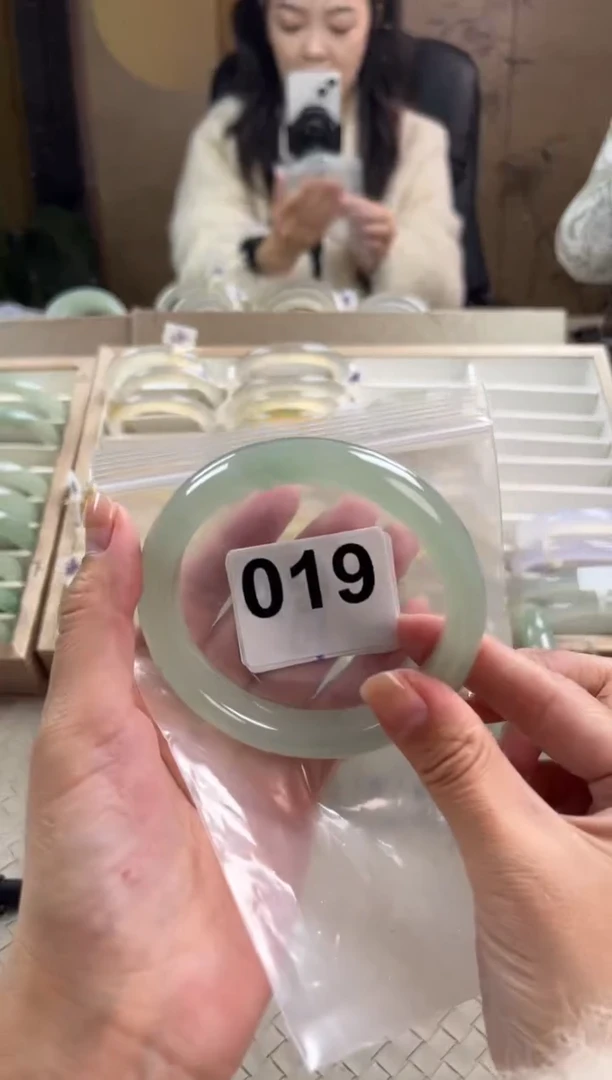 未镶嵌手镯石英质玉十*六019