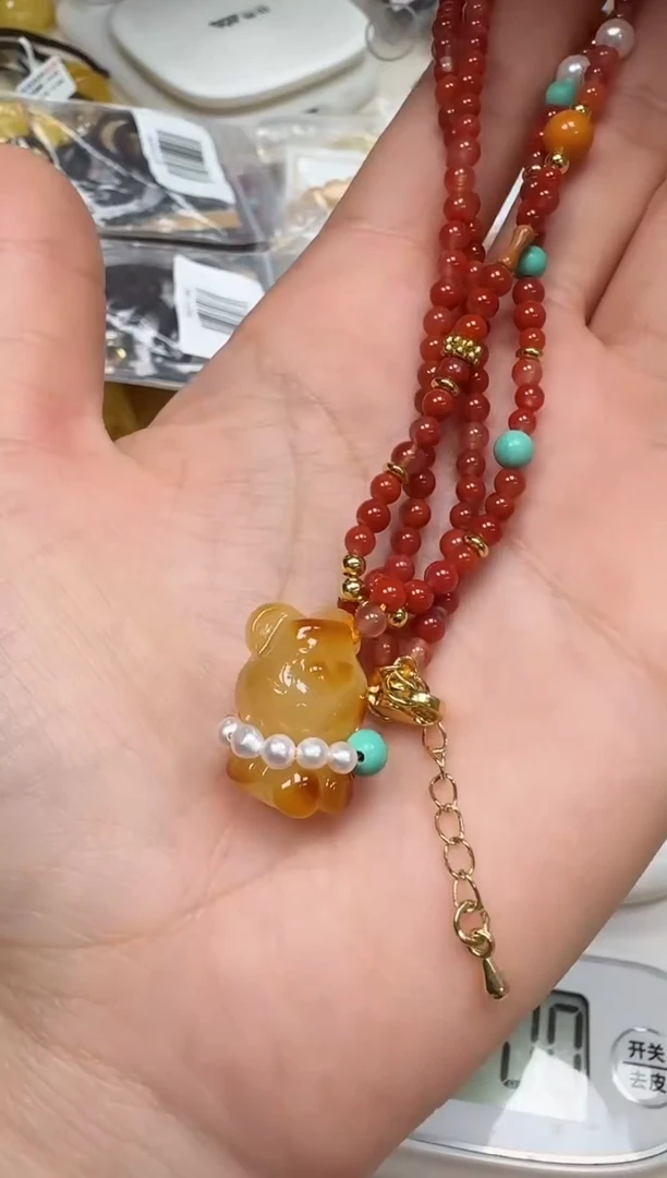 未镶嵌琥珀裸石如图