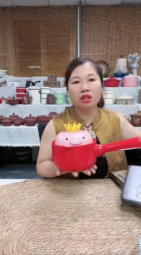 瑕疵红色奶锅带盖
