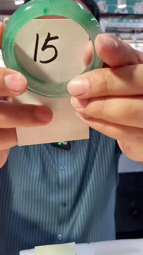 石英质玉（非洲翠）手镯未镶嵌52+