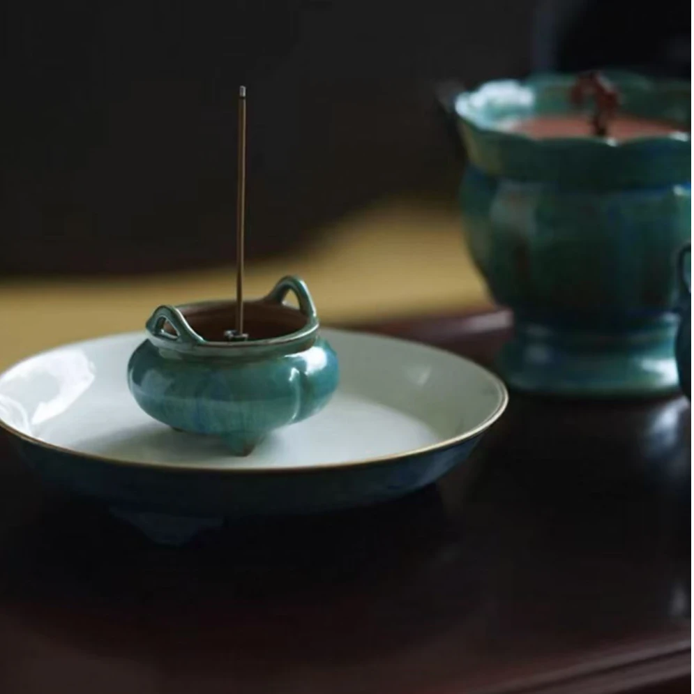 官绿釉云深线香炉茶桌摆件