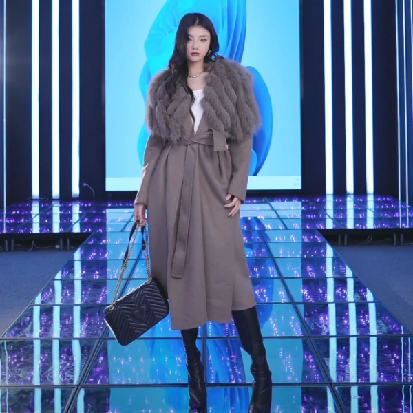 【TD服饰】新品首发灰驼狐狸毛中长款时尚年轻外套23465