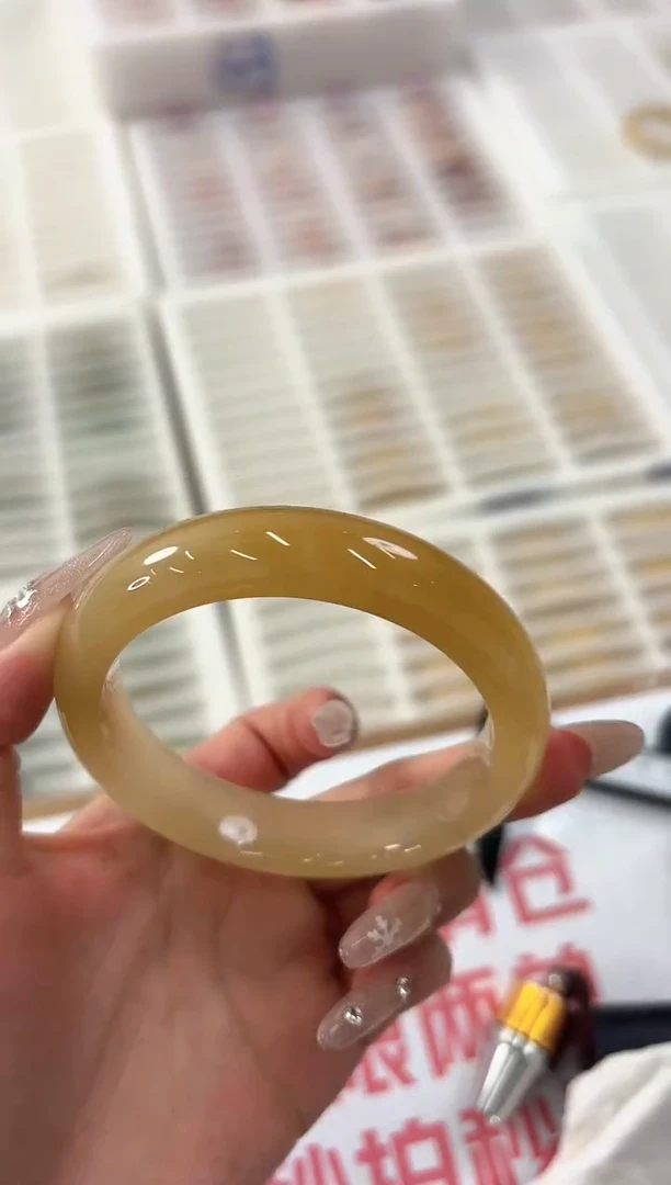 未镶嵌手镯石英质玉156-57HU