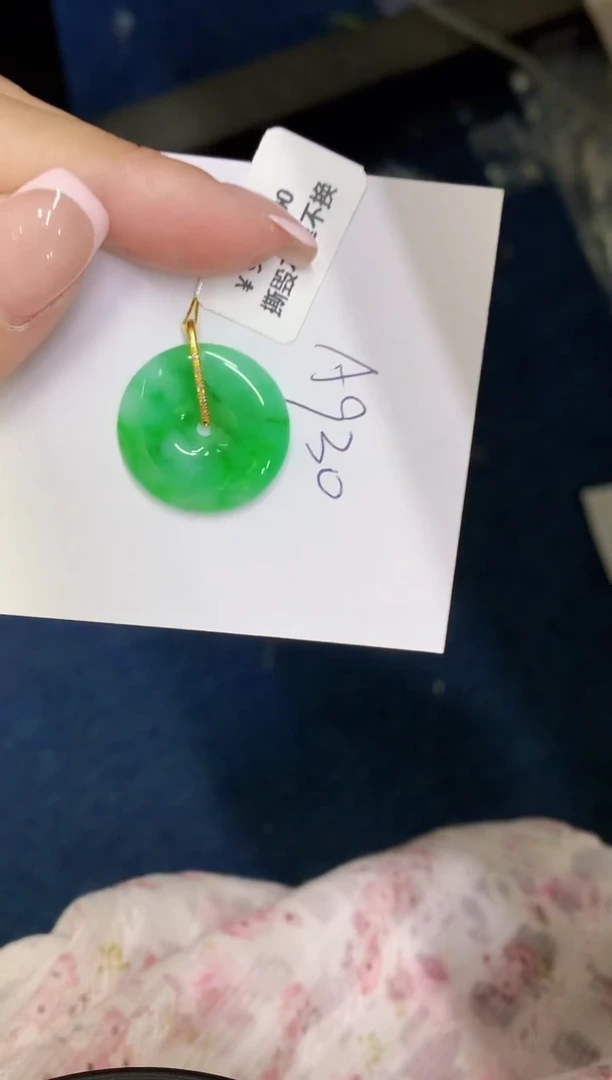 翡翠18K金镶嵌颈饰缅甸天然翡翠A货