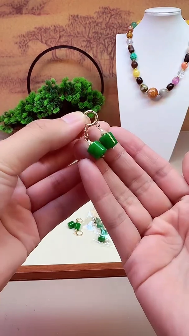 14K金镶嵌翡翠耳饰E189