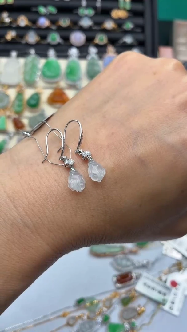 颈饰18K金镶嵌翡翠天然翡翠A货