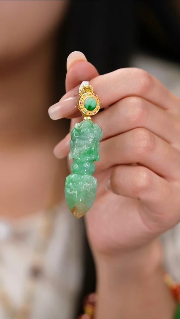 吊坠(赠链)未镶嵌翡翠吊坠62