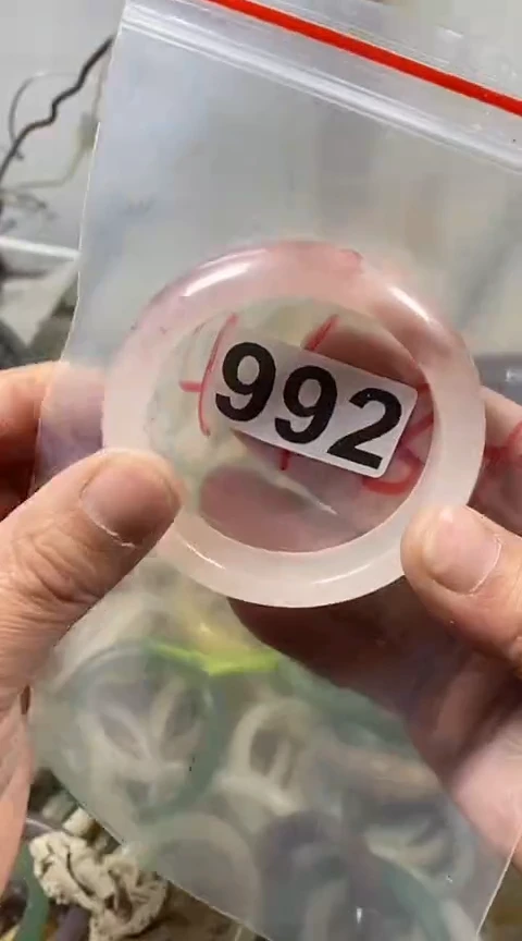 【闪购商品】石英质玉手镯未镶嵌56