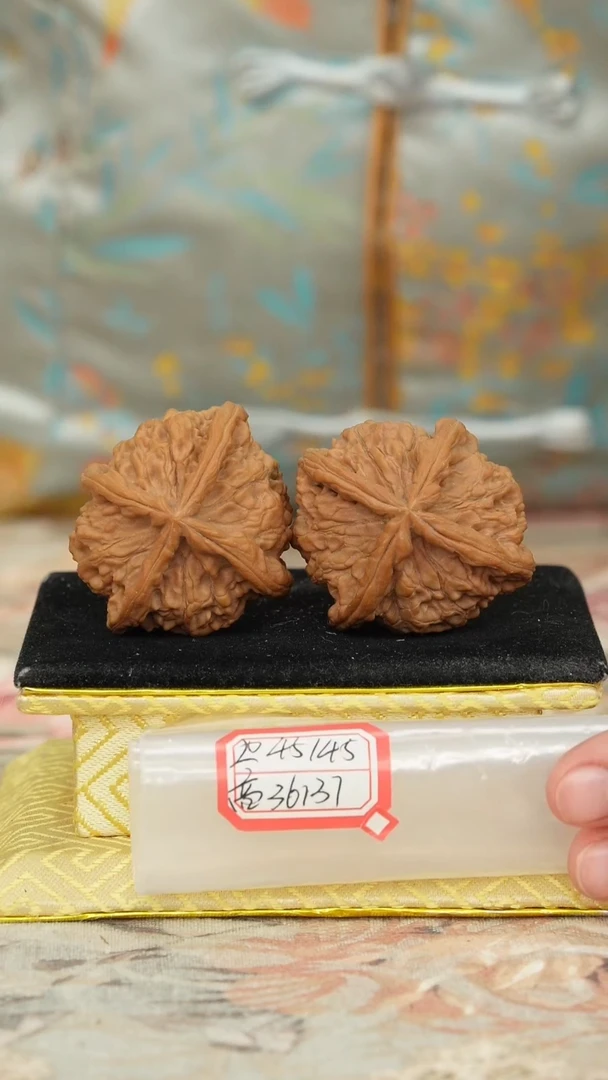 【闪购商品】文玩核桃把件红狮子头四棱