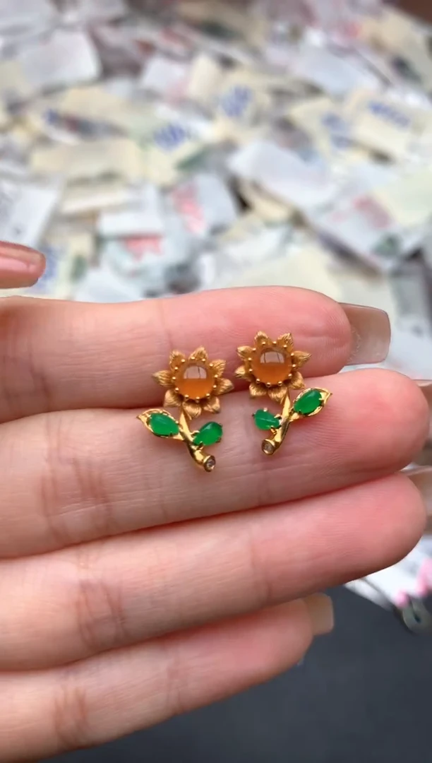 18K金镶嵌挂件翡翠一