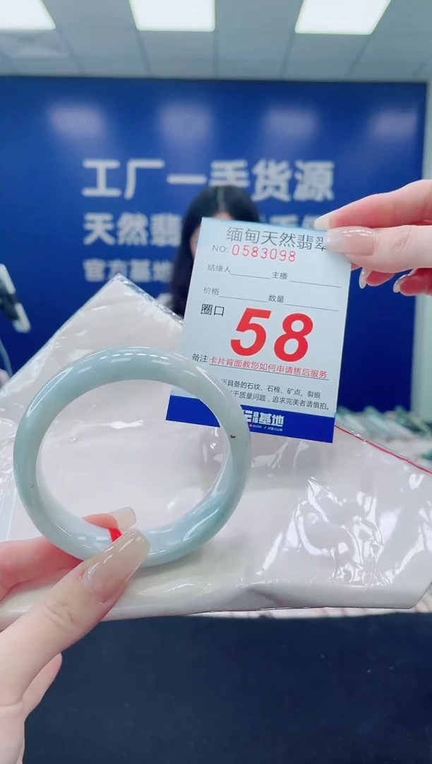 未镶嵌手镯翡翠天然翡翠手镯