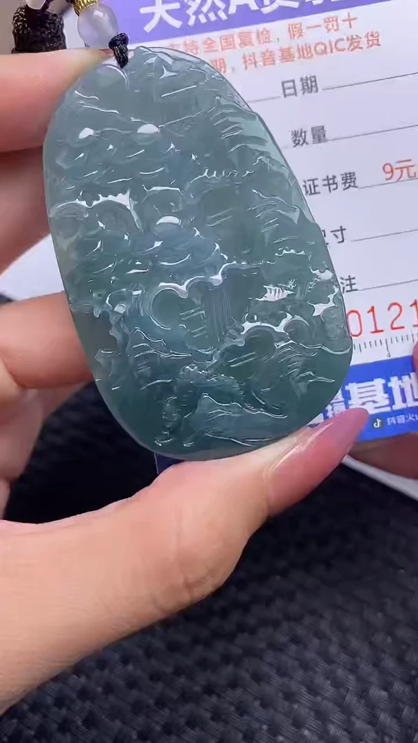 翡翠未镶嵌颈饰    2144