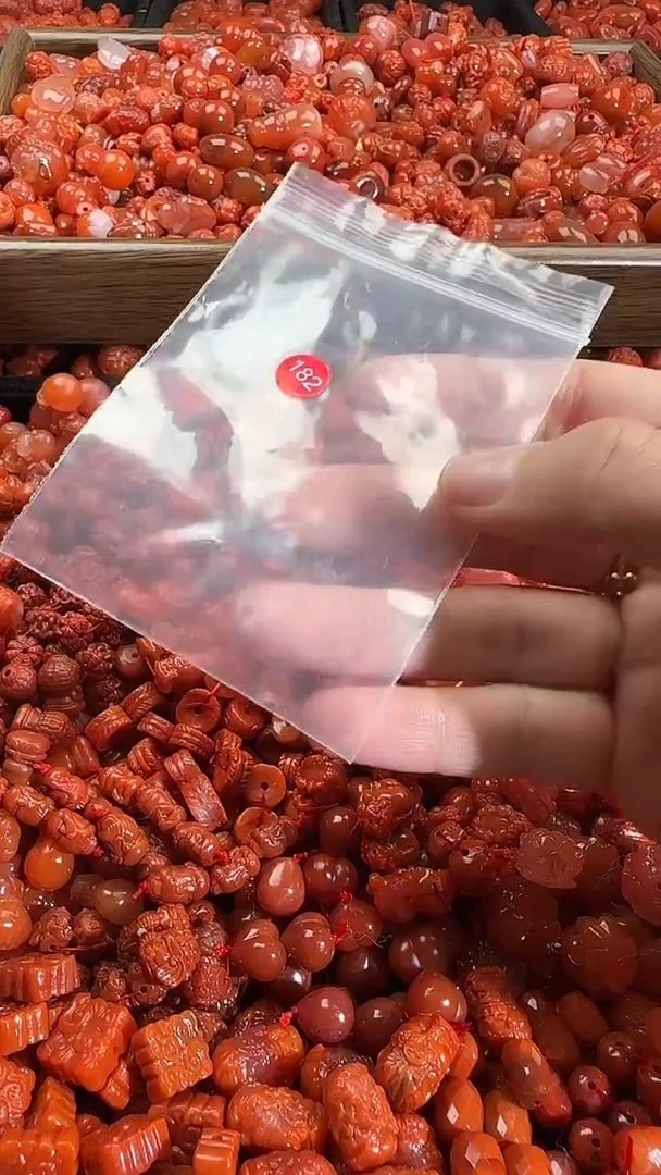 颈饰未镶嵌南红玛瑙1