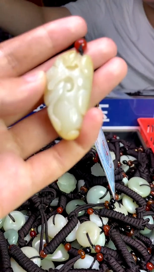 未镶嵌和田玉挂件1