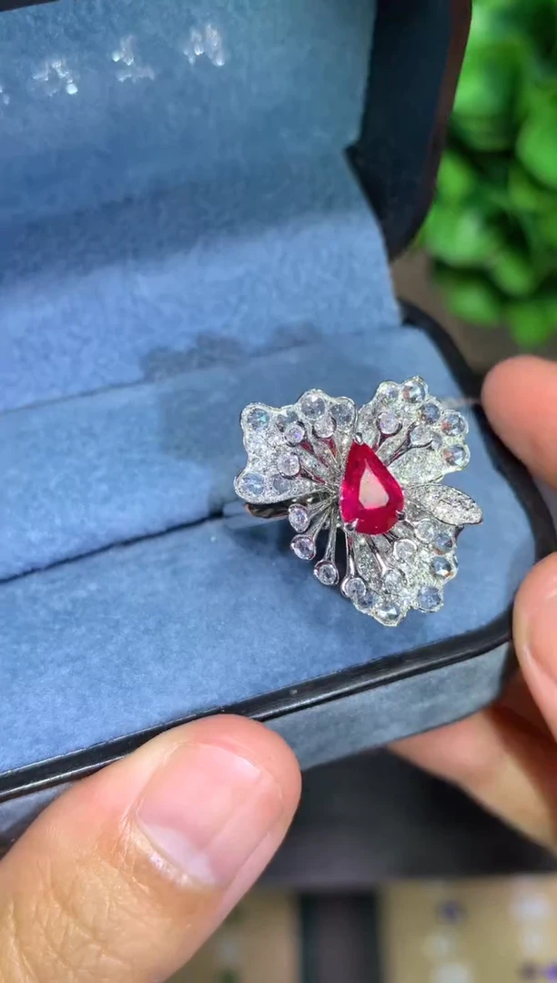 18K金镶嵌戒指红宝石1.05CT