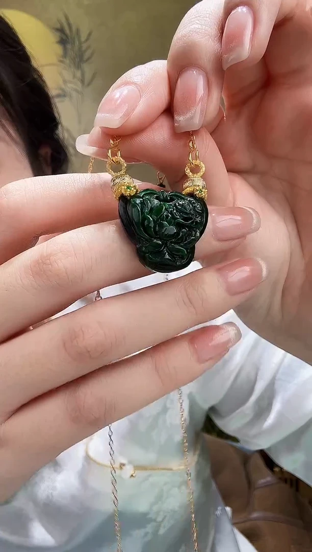 颈饰未镶嵌翡翠吊坠