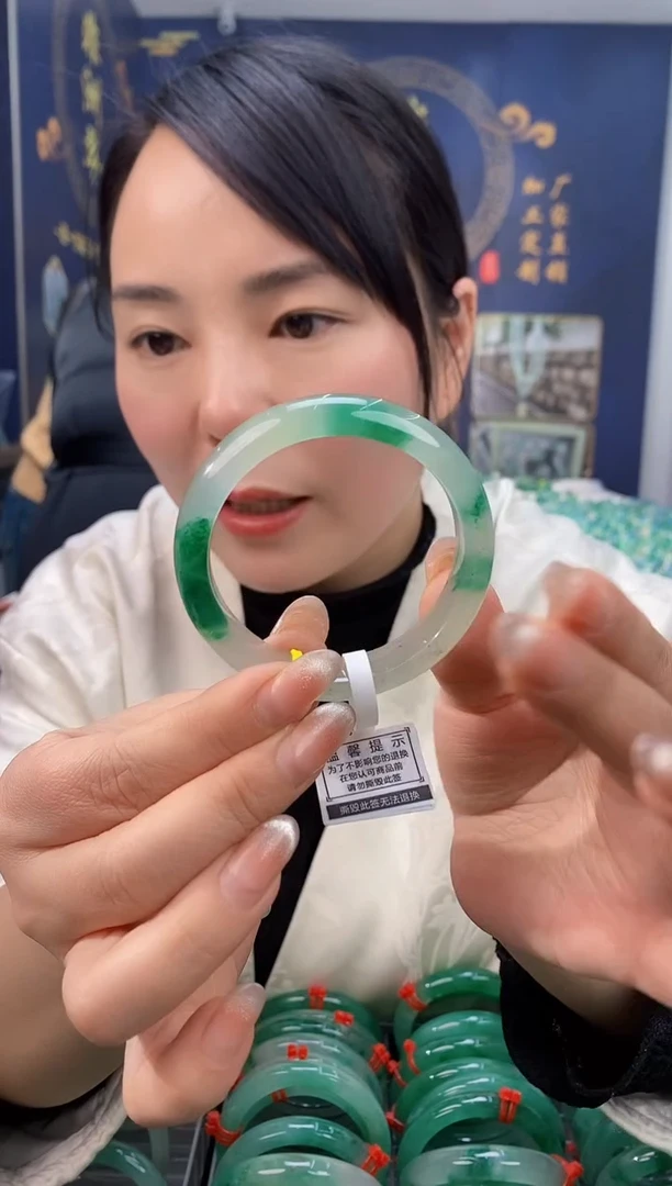 【闪购商品】石英质玉手镯未镶嵌108