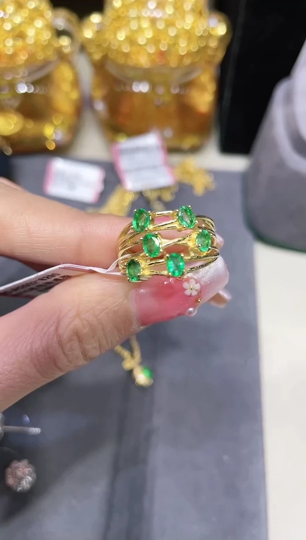 S925银镶嵌祖母绿戒指