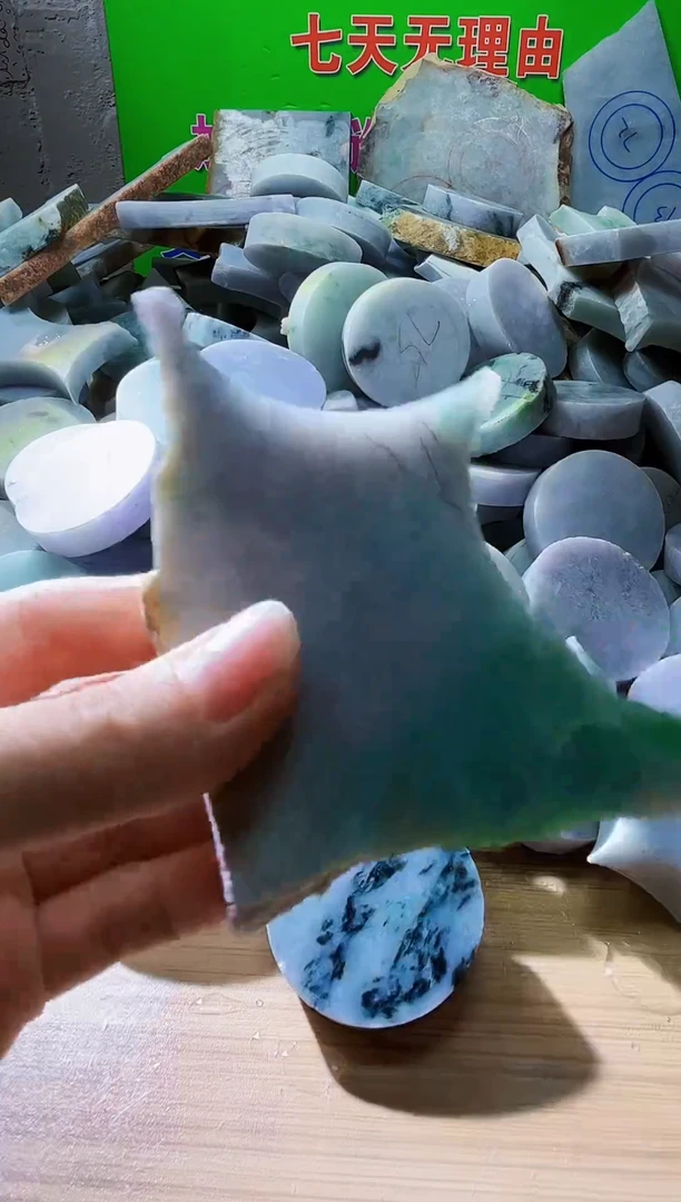 翡翠未镶嵌颈饰天然翡翠A货060