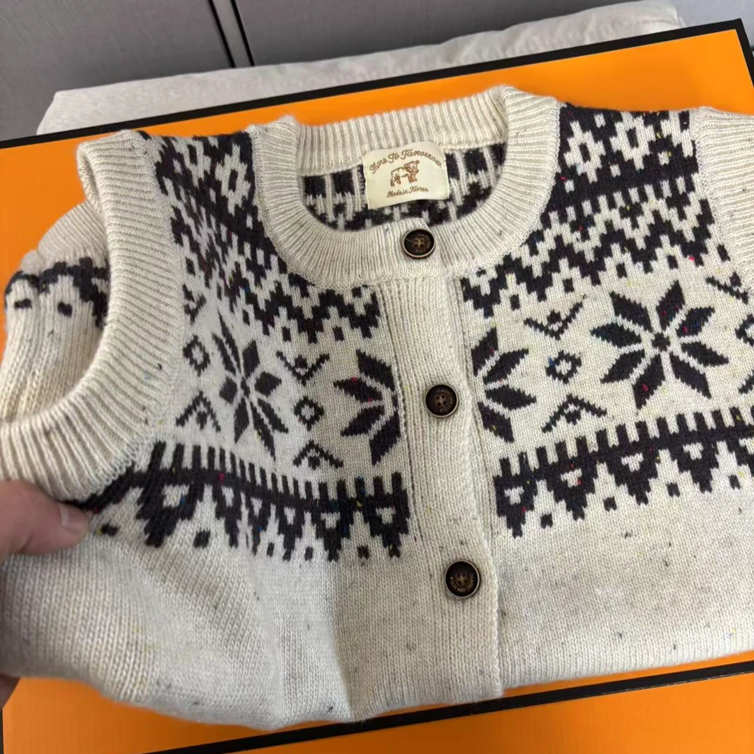 《枫叶马甲》新款圆领提花开衫毛针织衫女