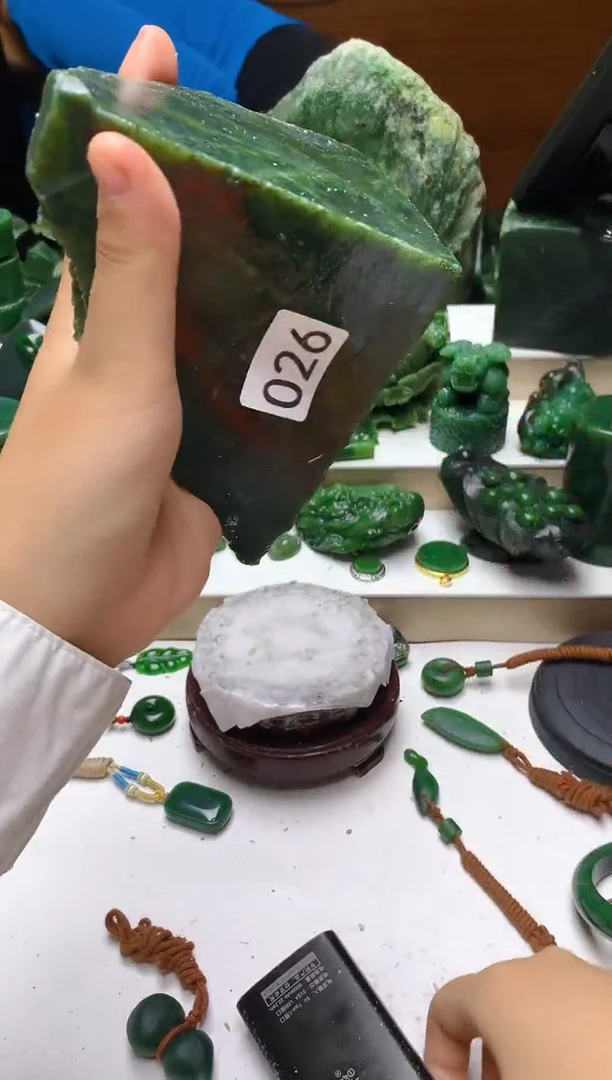 未镶嵌和田玉（碧玉）珠宝半成品0