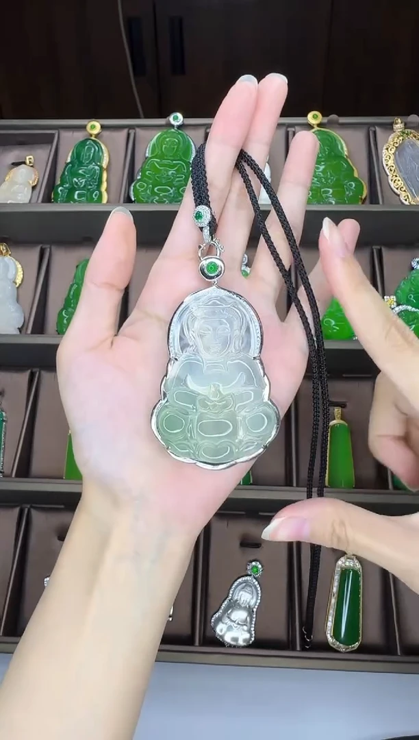 未镶嵌颈饰玛瑙/玉髓飘色观音吊坠孤品