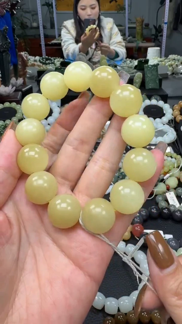 未镶嵌手串和田玉新疆若羌鸡油黄卡18