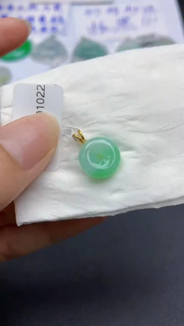 翡翠18K金镶嵌颈饰天然缅甸a货翡翠